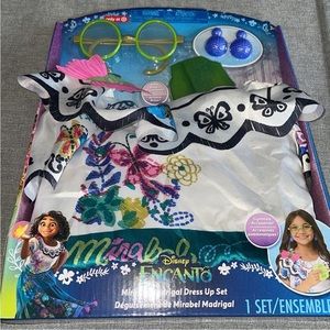 Disney Encanto Mirabel Madrigal Dress Up Set